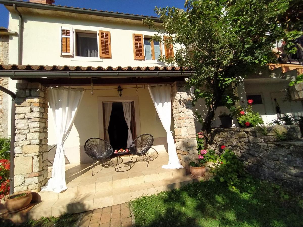 Apartment Parenzana, Little Row House With Big Green Yard In Central Istria Rakotule Экстерьер фото