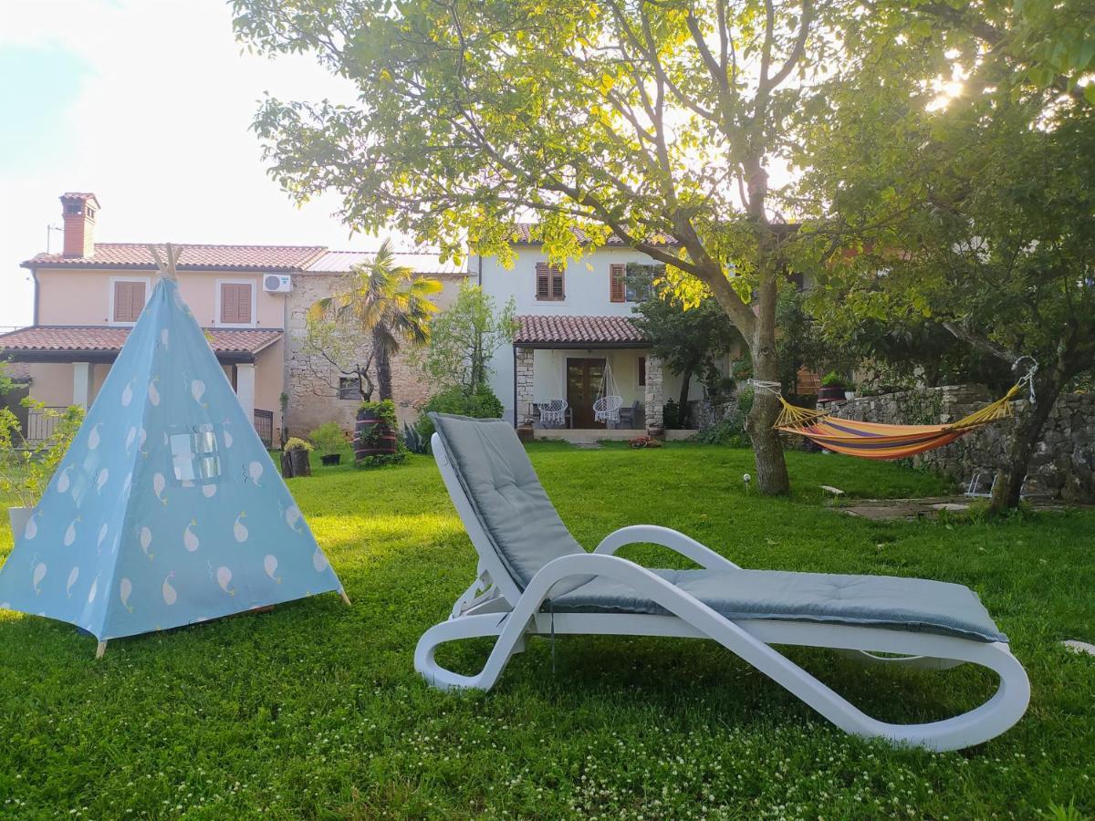 Apartment Parenzana, Little Row House With Big Green Yard In Central Istria Rakotule Экстерьер фото